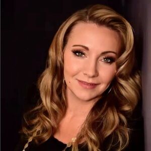 Meet your Posher, Jaylee (and Abby)